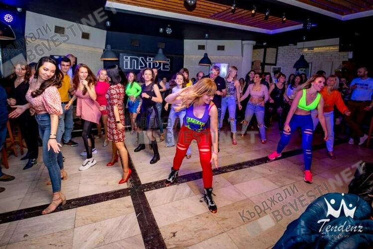 Кърджалийци борят стреса и отчуждението с латино танци и зумба
