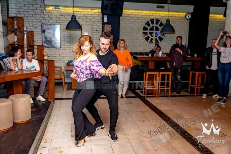 Кърджалийци борят стреса и отчуждението с латино танци и зумба