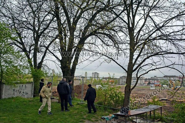 Изграждат подпорна стена край бъдещия Ритейл парк, ще има и нови дървета