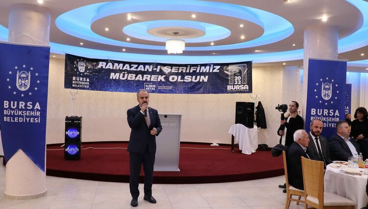 Кметът на Голяма Община Бурса Алинур Акташ даде ифтар за над 500 души в Кърджали