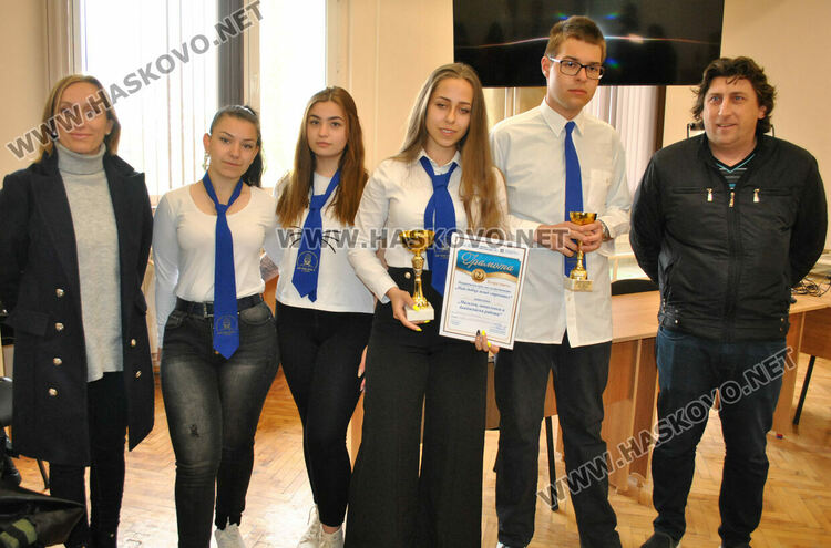 Златина Стойнева, Илияна Ильова, Валентина Младенова, Анелия Петрова, Тодор Тодоров, Иван Петков 