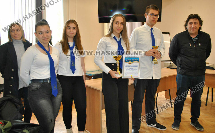 Ученици от ПГДС с призови места от национални състезания за мебели и строителство