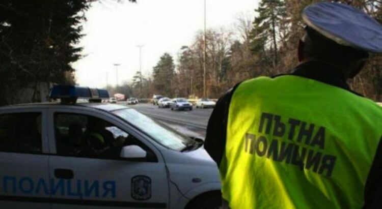 Контрол и инфраструктурни решения са мерките за успокояване на движението, според експерт