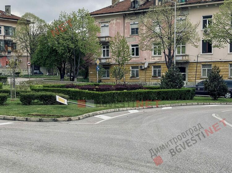 Младеж катастрофира в “елипсовидното” кръгово в Димитровград