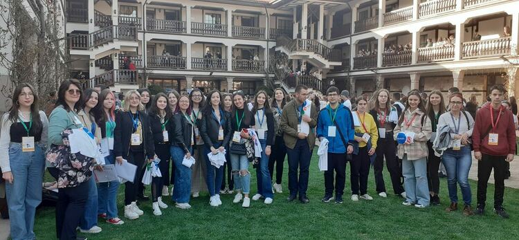 Ботевци  „могат ТУК и СЕГА“  на национално състезание по чужди езици  в Девин