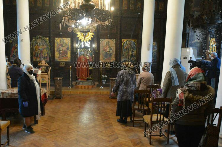 На Велики вторник с мисли за смирение