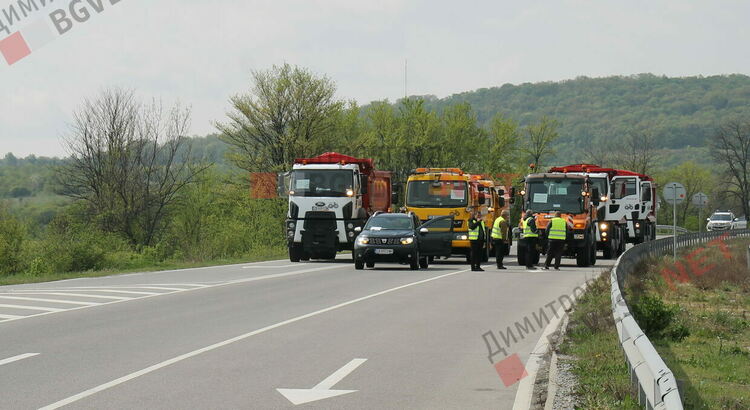 Блокираха движението между Димитровград и Хасково