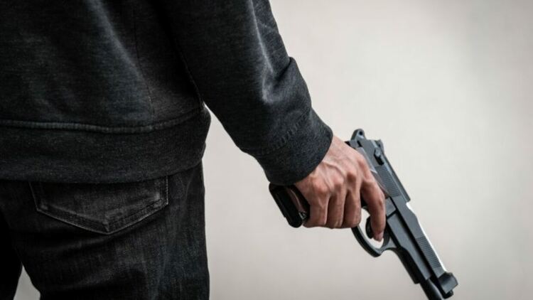 Искат "задържане под стража" на въоражения обирджия от Мадан