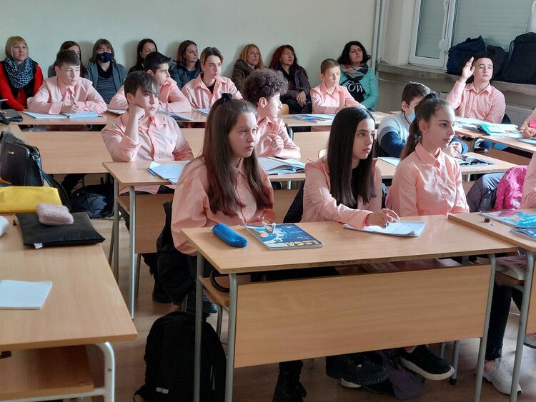              Английският език – интересен и забавен в Гимназия по туризъм