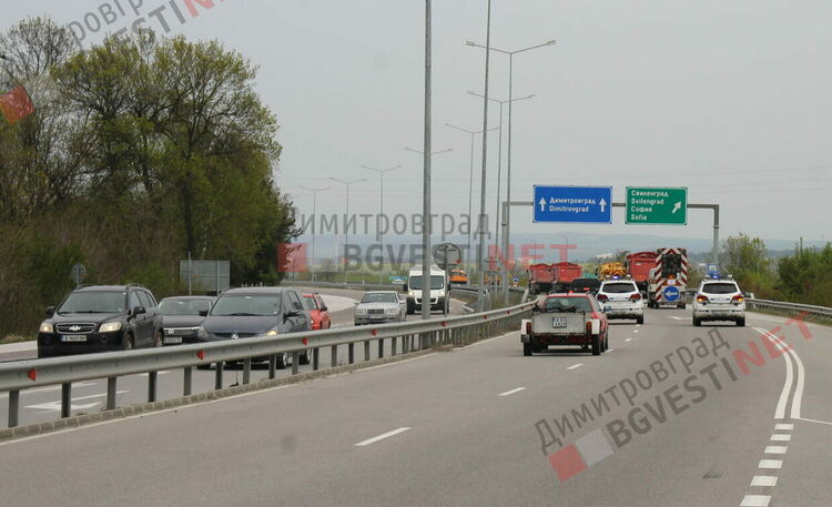 Блокираха движението между Димитровград и Хасково