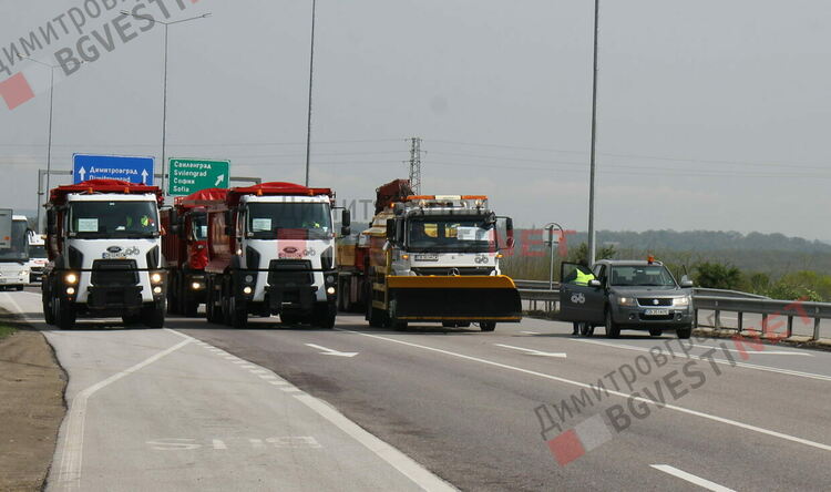 Блокираха движението между Димитровград и Хасково