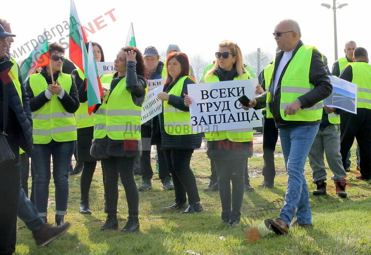 Протест на пътните строители. Ще затварят днес пътя между Димитровград и Хасково