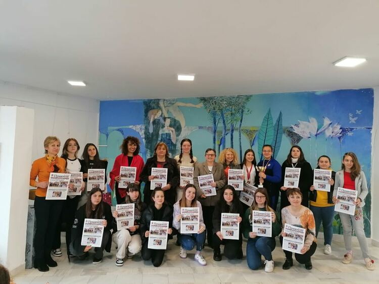 Младите журналисти на ОДК представиха новото издание  на вестник „Приятели плюс“