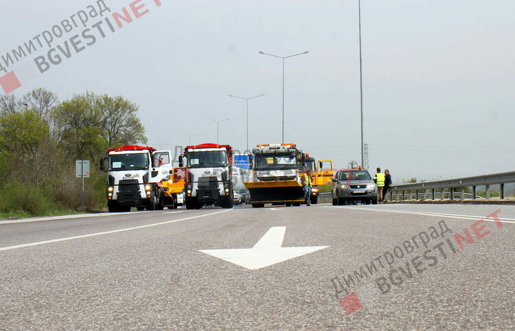 Блокираха движението между Димитровград и Хасково