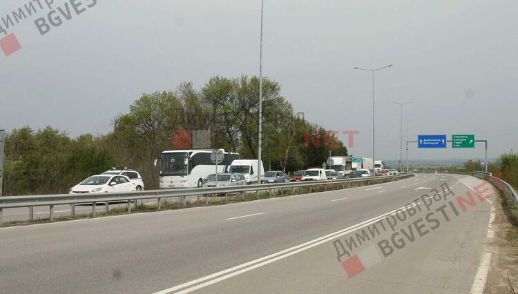 Блокираха движението между Димитровград и Хасково