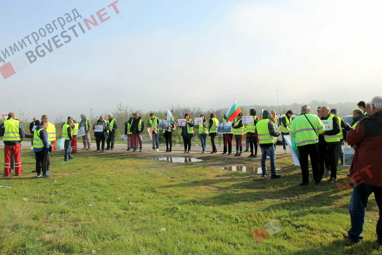 Протест на пътните строители. Ще затварят днес пътя между Димитровград и Хасково