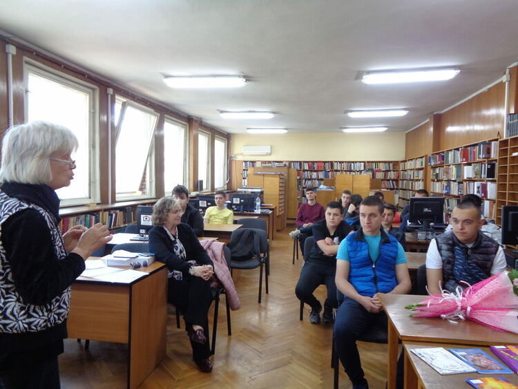 Елекрониката във вълнуваща среща с поетесата Лияна Фероли