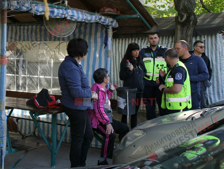 71-годишна катастрофира и обърна колата си в димитровградски жилищен район