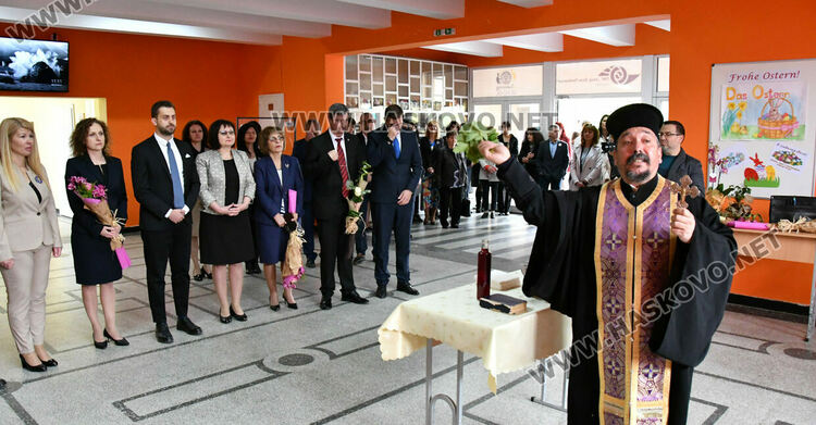 Юбилейни плакети и монети за 50 години Математическа гимназия в Хасково