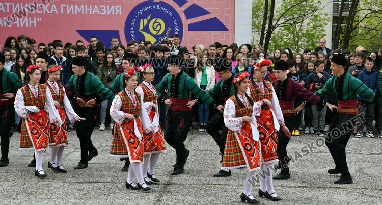 Юбилейни плакети и монети за 50 години Математическа гимназия в Хасково