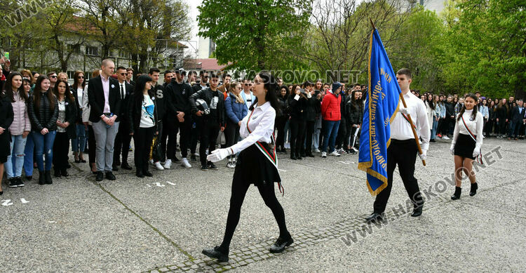 Юбилейни плакети и монети за 50 години Математическа гимназия в Хасково