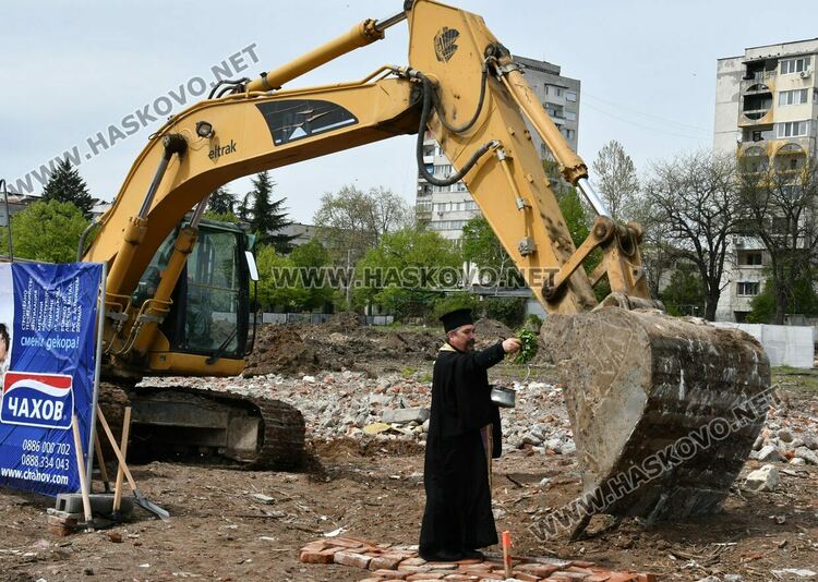 Започна строителството на Ритейл парк „Хасково“, осигуряват над 150 работни места