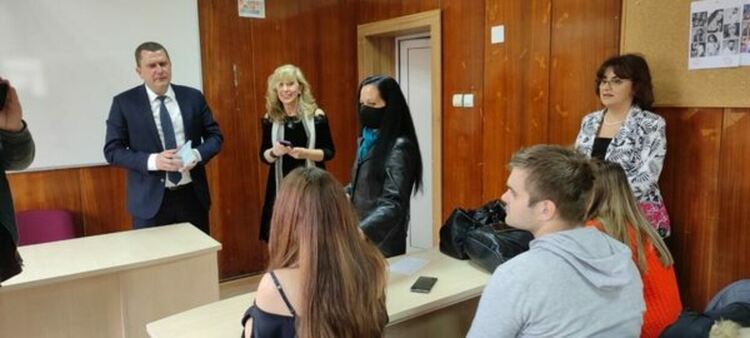 Почетен знак за най-вдъхновяваща реализация получи кметът Станислав Владимиров от възпитаниците на ГПЧЕ &bdquo;Симеон Радев&ldquo;