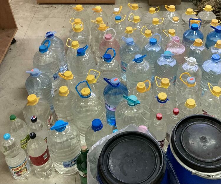 Над 400 литра нелегален алкохол е иззет при акция на полицията в Перник