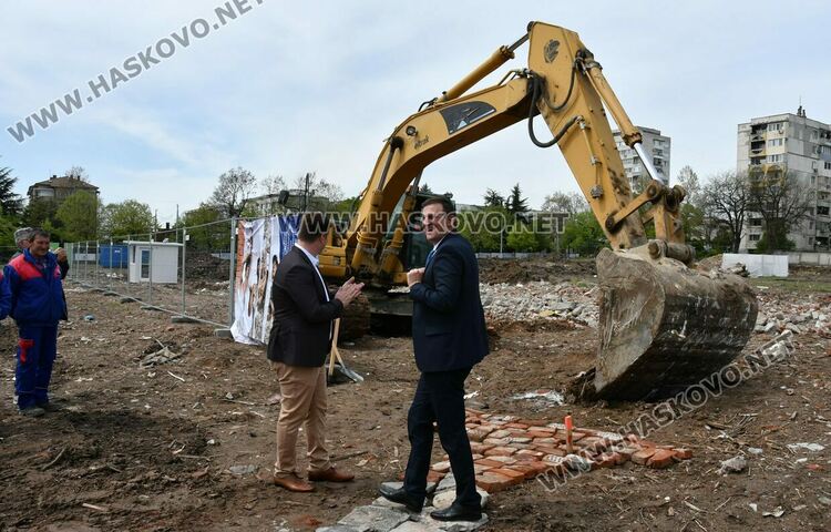 Започна строителството на Ритейл парк „Хасково“, осигуряват над 150 работни места