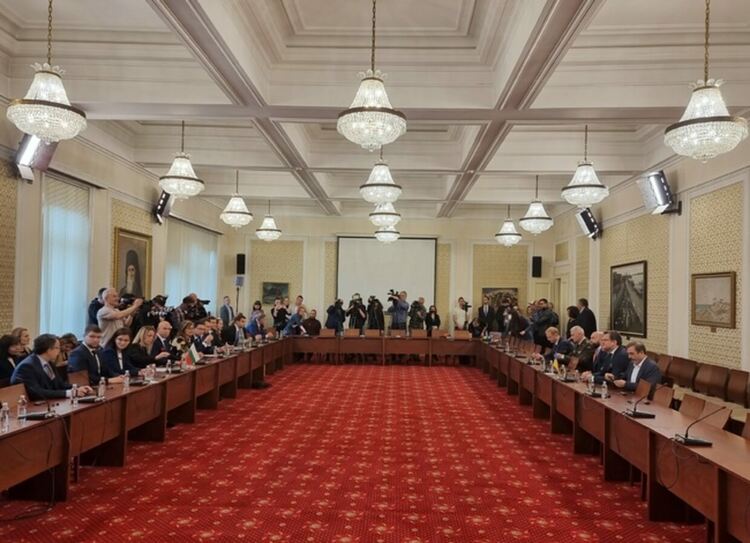 Комисията отхвърли предложенията за военно-техническа помощ на Украйна