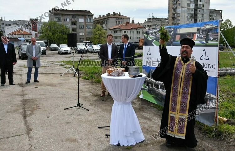 Започна строителството на Ритейл парк „Хасково“, осигуряват над 150 работни места