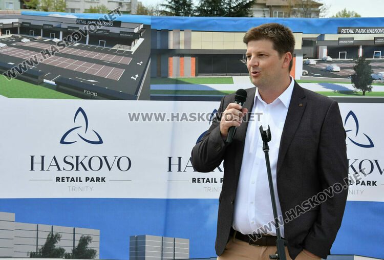 Започна строителството на Ритейл парк „Хасково“, осигуряват над 150 работни места
