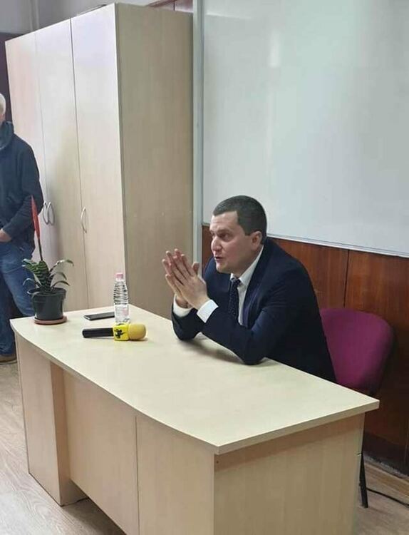 Почетен знак за най-вдъхновяваща реализация получи кметът Станислав Владимиров от възпитаниците на ГПЧЕ &bdquo;Симеон Радев&ldquo;