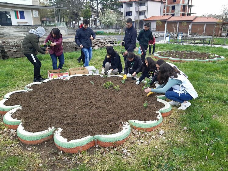 Доброволците на БМЧК с екоинициативи за Деня на Земята