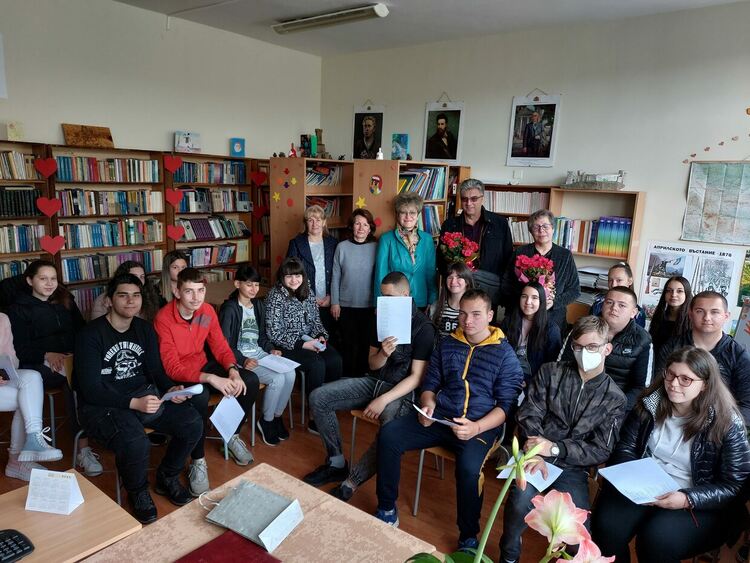 Големи четат на малки в ПГ по туризъм