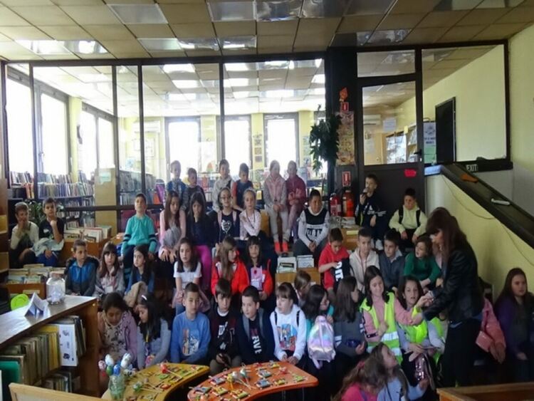 Деца помагат на Дани! Малчугани рисуваха, твориха и разпродадоха всичко на благотворителен базар