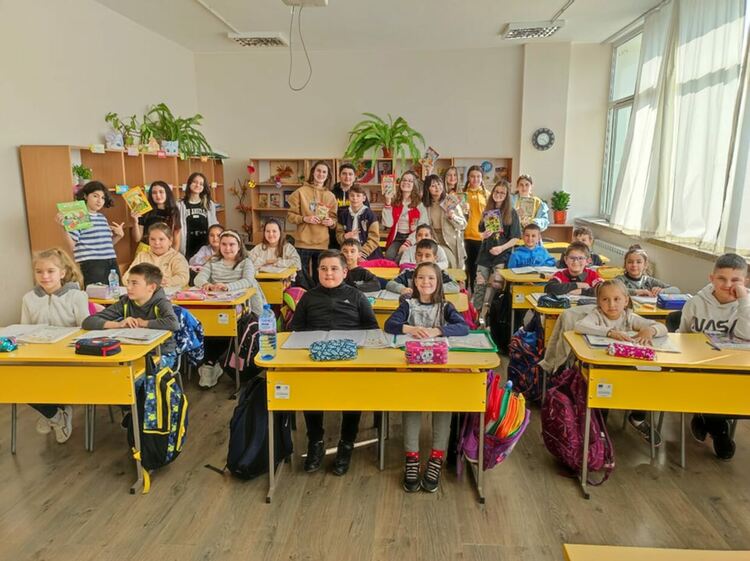 Езиковата гимназия с различни инициативи в Маратона на четенето