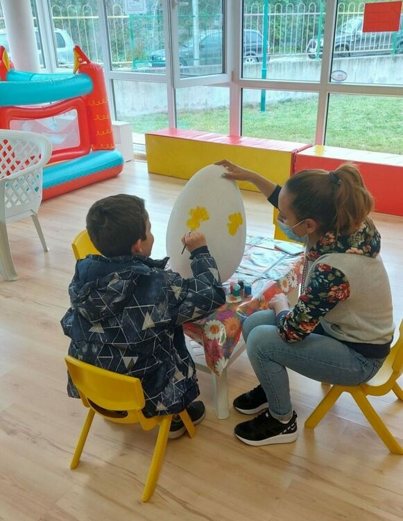 Потребители на ЦРДР-Асеновград твориха в инициативата "Цветен Великден"