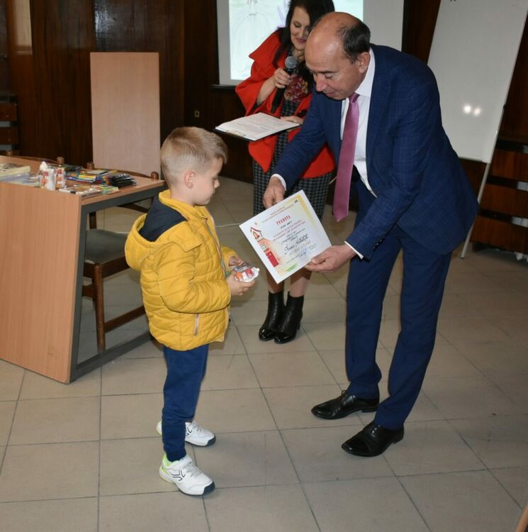 Наградиха победителите в конкурса "Вълшебният свят на книгите"