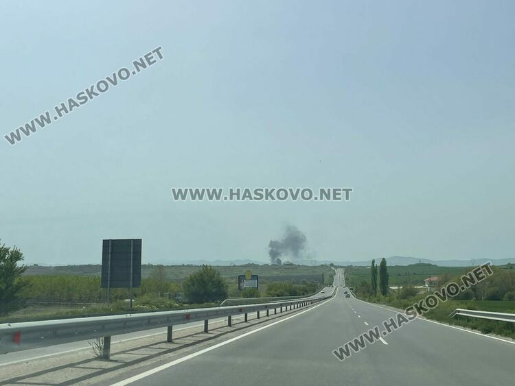 Пламна незаконно сметище край Войводово