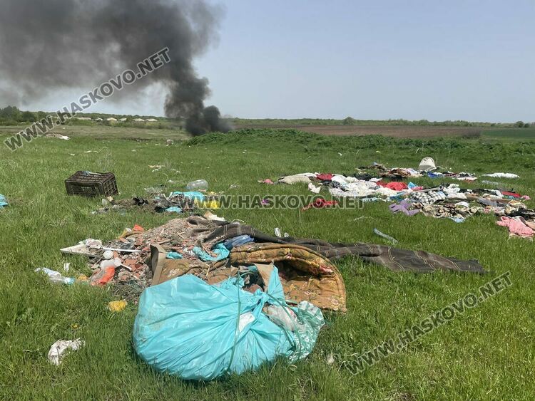 Пламна незаконно сметище край Войводово