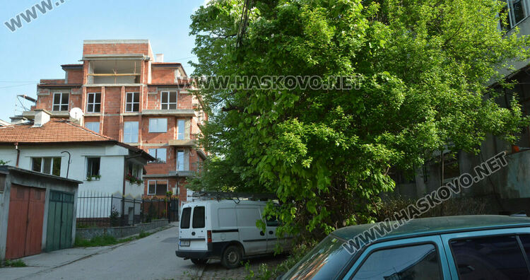 Изграждат нов трафопост до блокове, съседи недоволстват