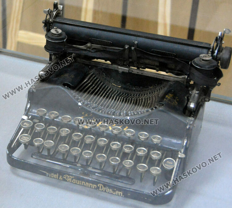 Пишещата машина на Александър Паскалев