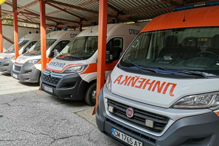 Фелдшерите от центровете за спешна помощ в цялата област излизат на протест