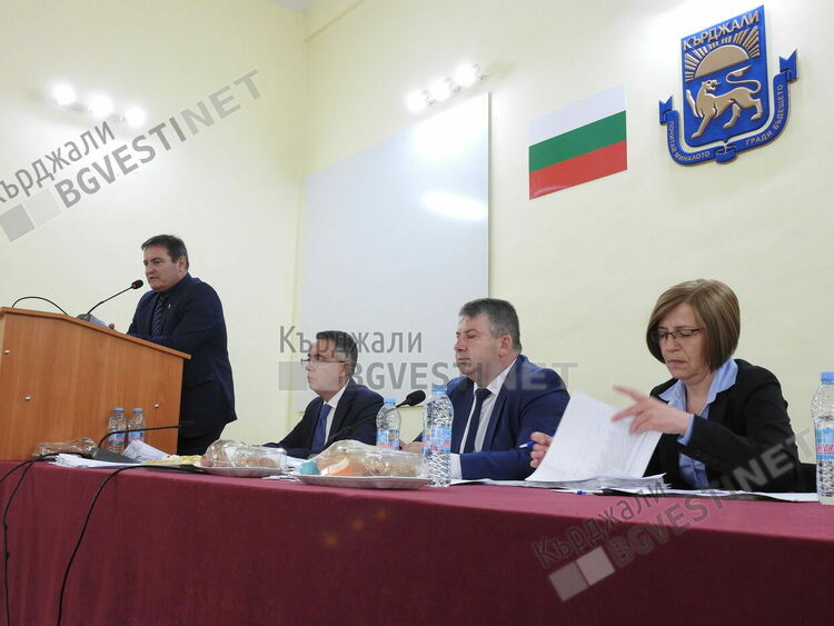 Подкрепа от социалистите