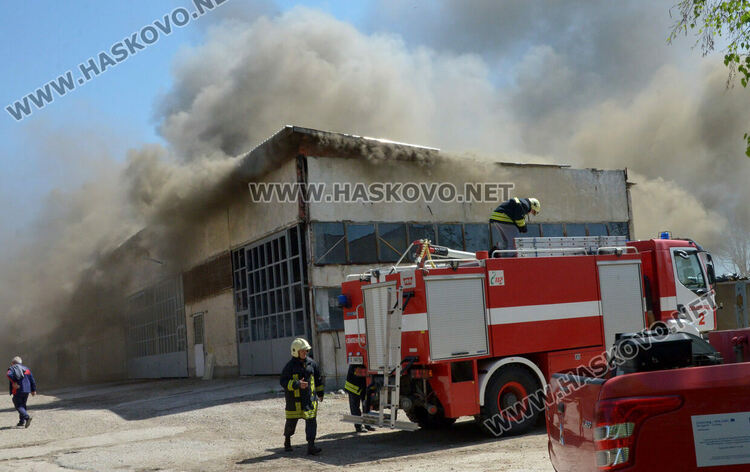 Пожар в бившето ЗММ в Свиленград