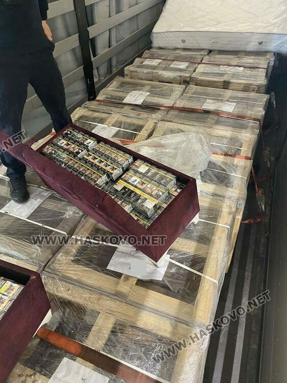 Ракли пълни с цигари за 100 хил.лв. разкриха на ГКПП Капитан Андреево