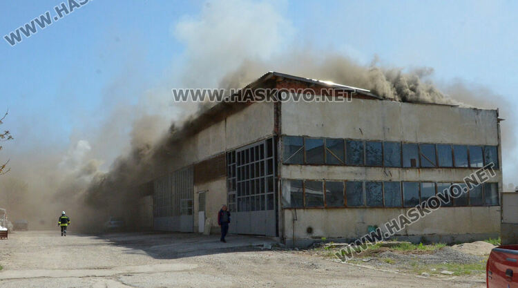 Пожар в бившето ЗММ в Свиленград