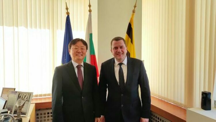 Кметът на Община Перник Станислав Владимиров и екипът му се срещнаха с дипломати от Южна Корея