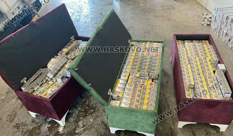 Ракли пълни с цигари за 100 хил.лв. разкриха на ГКПП Капитан Андреево